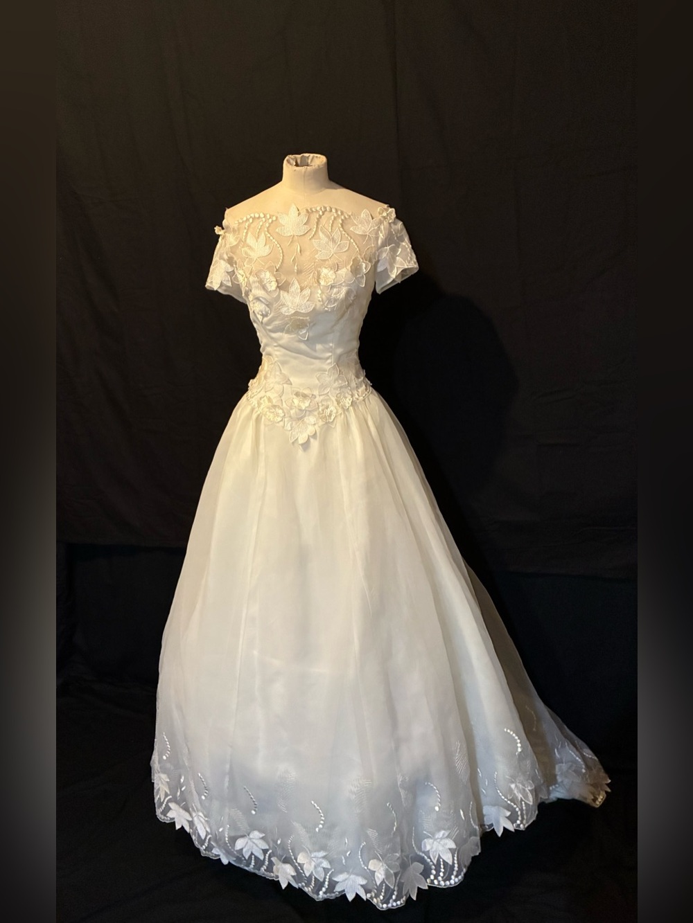 Romantic Designer Vintage White Lace Off-Shoulder Bridal Ball Gown 8